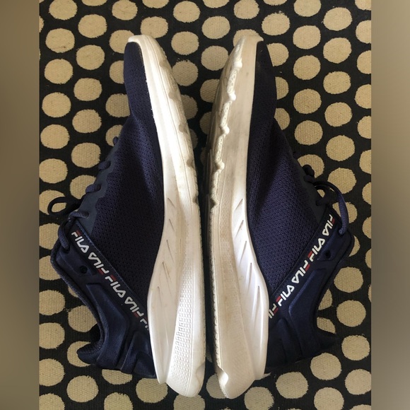 Fila Mens Tennis Shoes…size 10.5 pre worn - Picture 6 of 6
